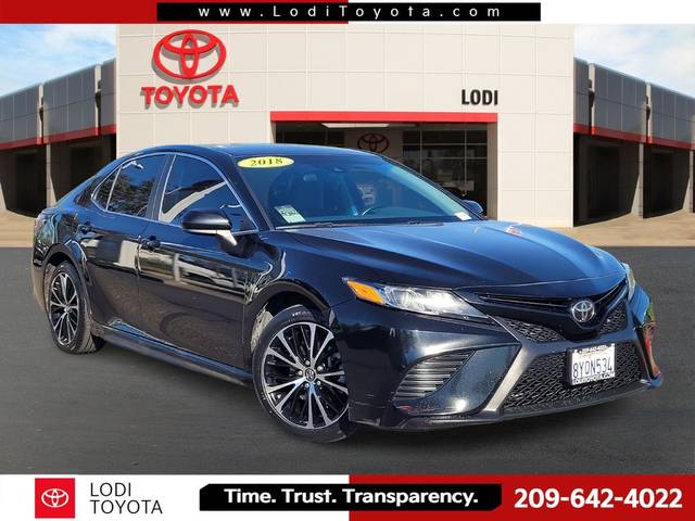 2018 Toyota Camry SE FWD photo