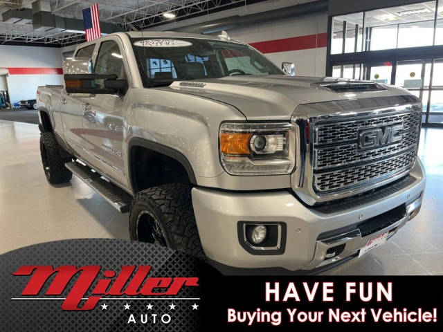 2018 GMC Sierra 2500HD Denali 4WD photo