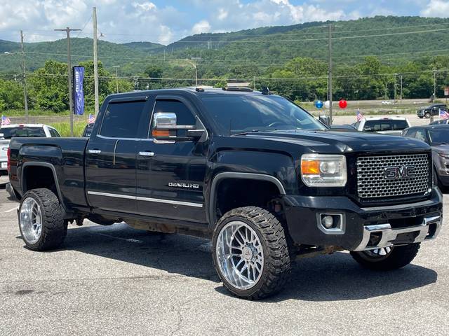 2015 GMC Sierra 2500HD Denali 4WD photo