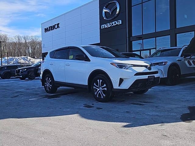 2018 Toyota RAV4 LE AWD photo