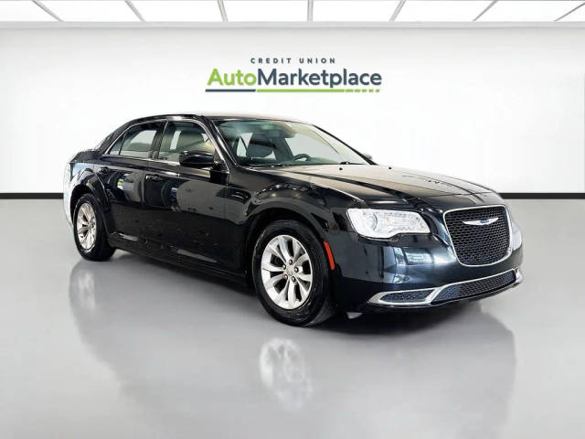 2018 Chrysler 300 Touring RWD photo