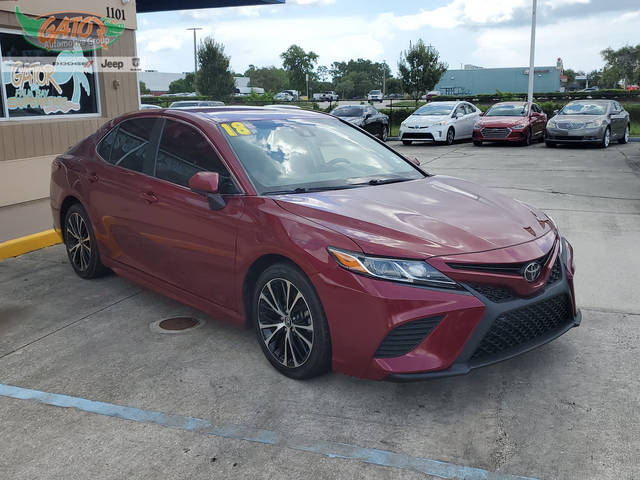 2018 Toyota Camry SE FWD photo
