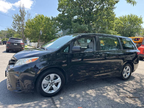 2018 Toyota Sienna L FWD photo