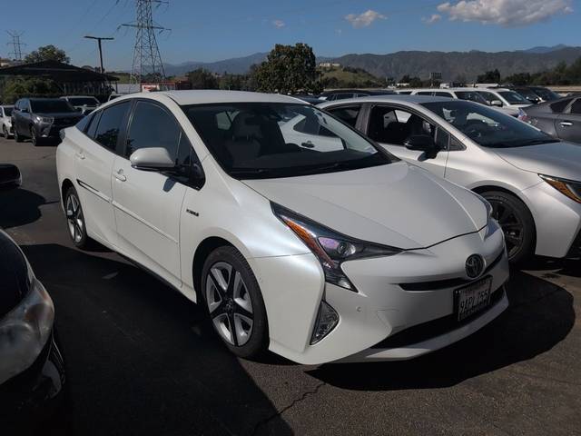 2018 Toyota Prius Three Touring FWD photo