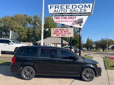 2017 Dodge Grand Caravan SXT FWD photo