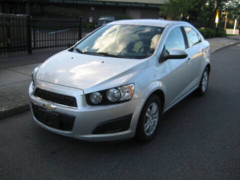 2016 Chevrolet Sonic LT FWD photo