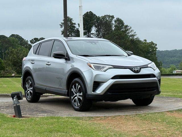 2018 Toyota RAV4 LE FWD photo