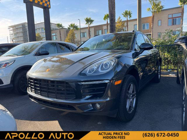 2018 Porsche Macan  AWD photo