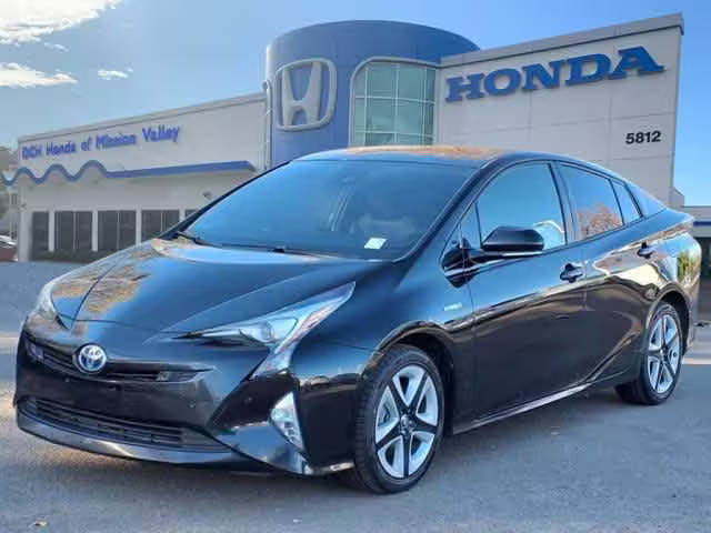 2018 Toyota Prius Three Touring FWD photo