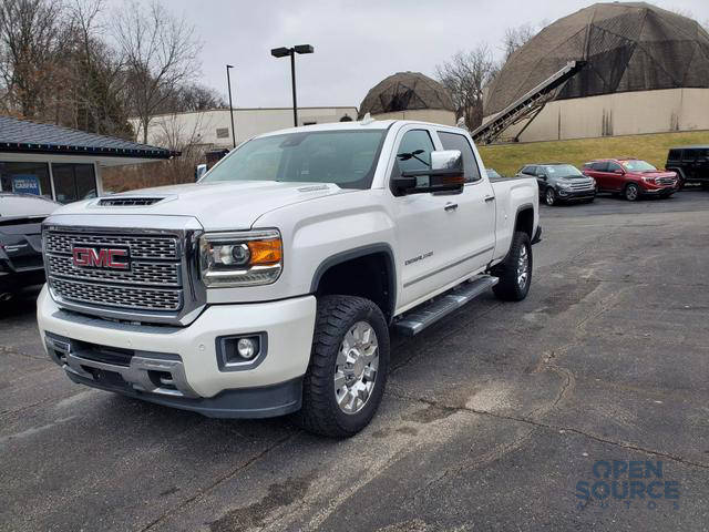 2018 GMC Sierra 2500HD Denali 4WD photo