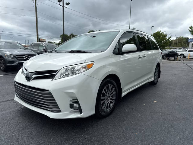 2018 Toyota Sienna XLE FWD photo