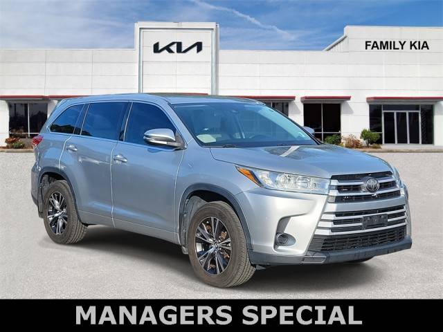 2018 Toyota Highlander LE AWD photo