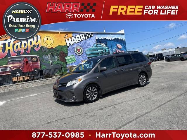 2018 Toyota Sienna XLE Premium AWD photo