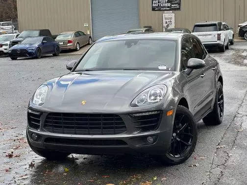 2018 Porsche Macan  AWD photo