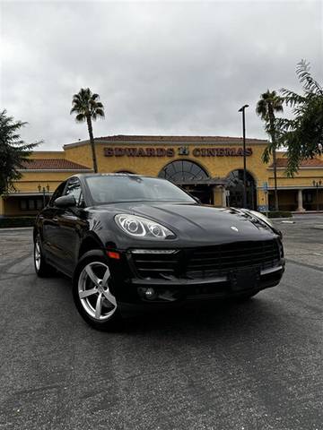 2018 Porsche Macan  AWD photo