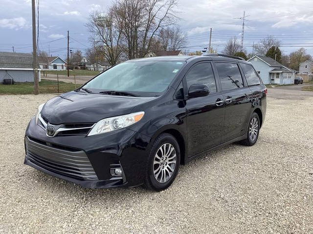 2018 Toyota Sienna XLE FWD photo