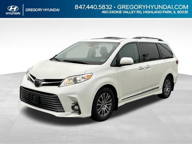 2018 Toyota Sienna XLE Premium FWD photo