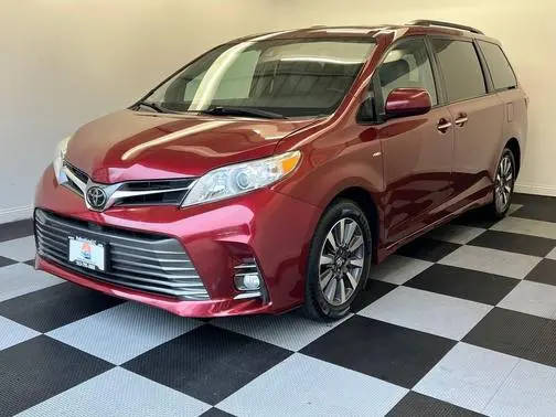 2018 Toyota Sienna XLE Premium AWD photo