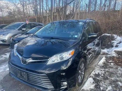 2018 Toyota Sienna XLE AWD photo