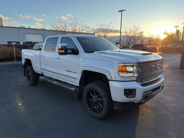 2018 GMC Sierra 2500HD Denali 4WD photo