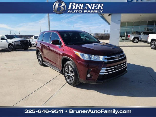 2018 Toyota Highlander LE Plus FWD photo