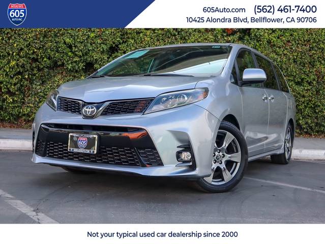 2018 Toyota Sienna SE FWD photo