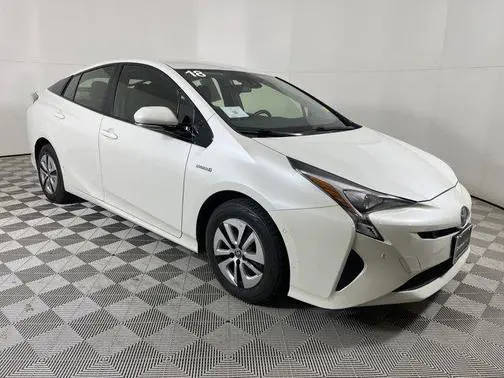 2018 Toyota Prius Three FWD photo