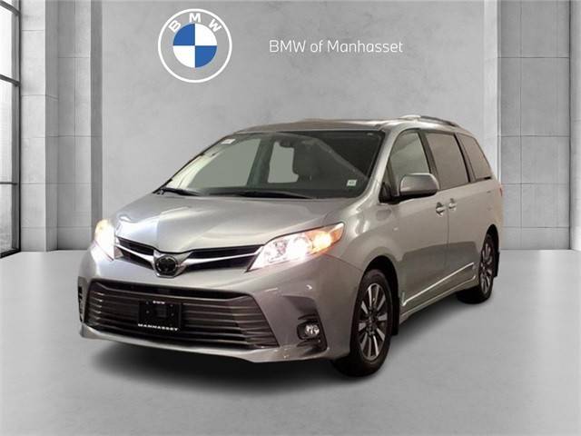 2018 Toyota Sienna XLE AWD photo