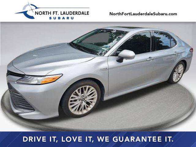 2018 Toyota Camry Hybrid XLE FWD photo