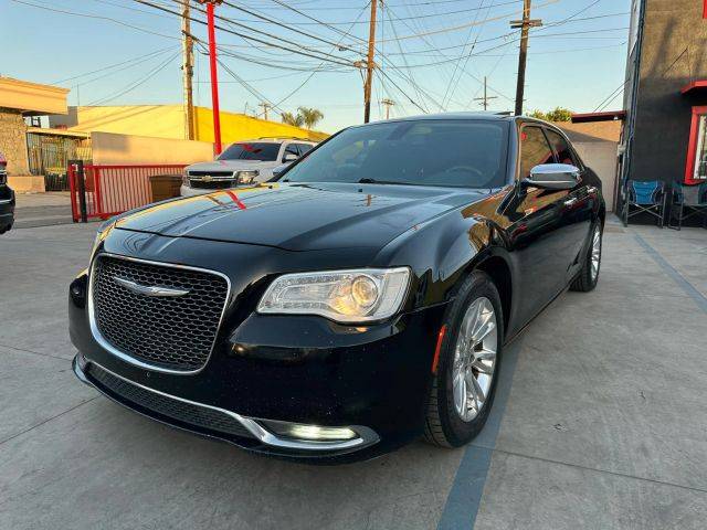 2017 Chrysler 300 300C RWD photo