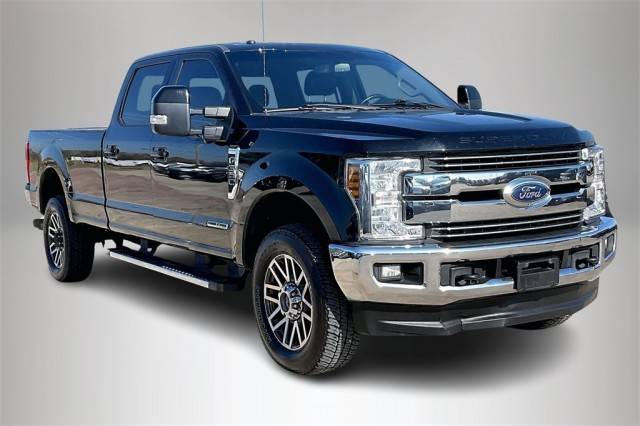 2018 Ford F-350 Super Duty LARIAT 4WD photo