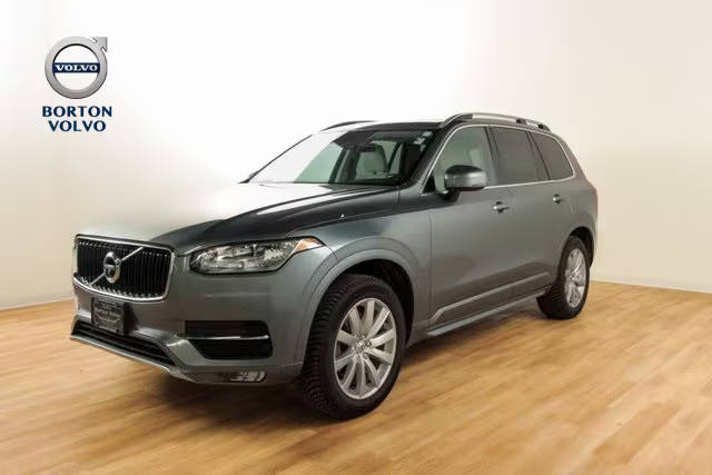 2016 Volvo XC90 T6 Momentum AWD photo