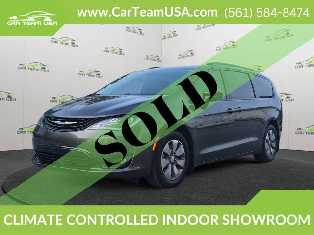 2018 Chrysler Pacifica Minivan Hybrid Limited FWD photo