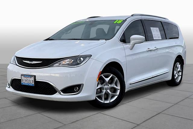 2018 Chrysler Pacifica Minivan Touring L FWD photo