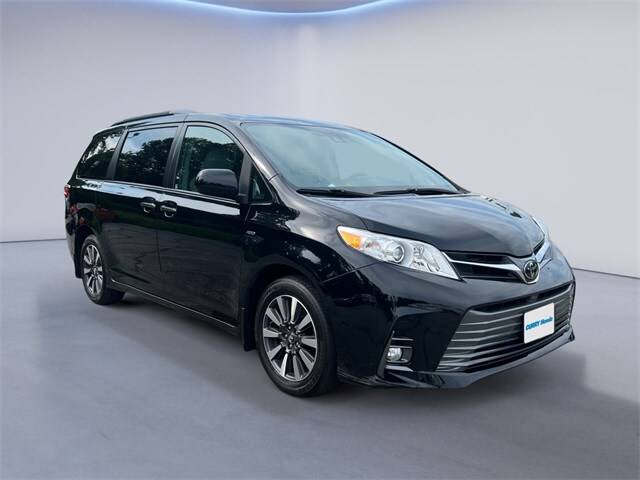 2018 Toyota Sienna XLE AWD photo