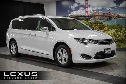 2018 Chrysler Pacifica Minivan Hybrid Limited FWD photo