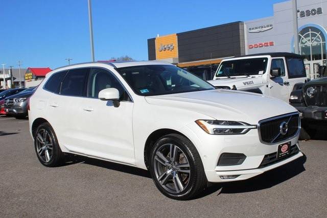 2018 Volvo XC60 Momentum AWD photo