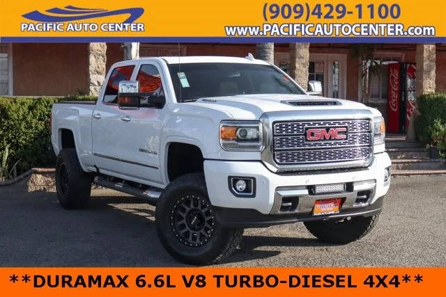 2018 GMC Sierra 2500HD Denali 4WD photo