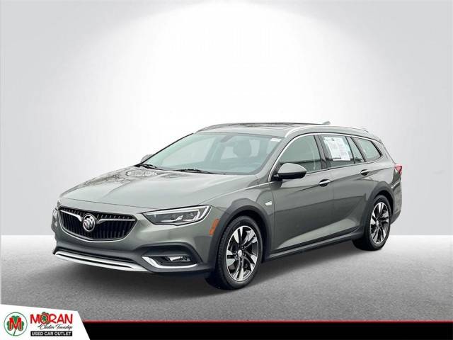 2018 Buick Regal TourX Essence AWD photo