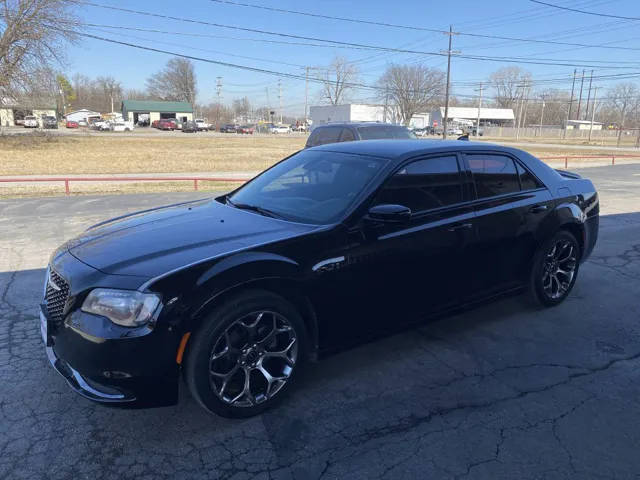 2018 Chrysler 300 Touring RWD photo