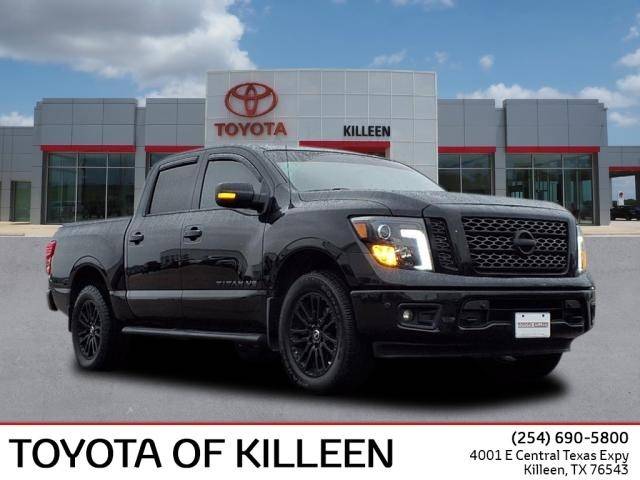 2018 Nissan Titan SL 4WD photo