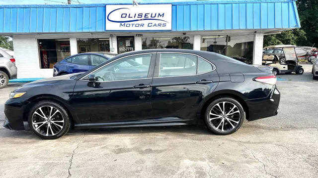 2018 Toyota Camry SE FWD photo