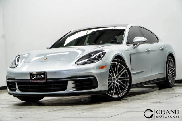 2018 Porsche Panamera  RWD photo