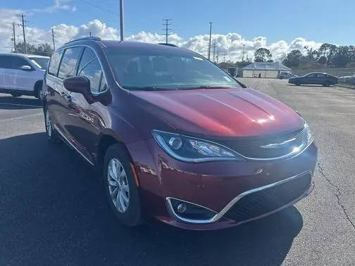 2018 Chrysler Pacifica Minivan Touring L Plus FWD photo