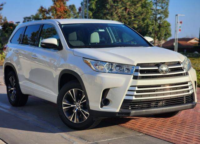 2018 Toyota Highlander LE FWD photo