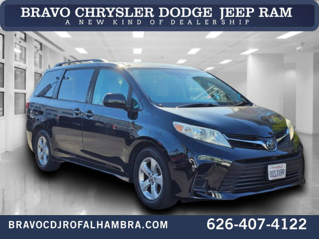 2018 Toyota Sienna LE FWD photo
