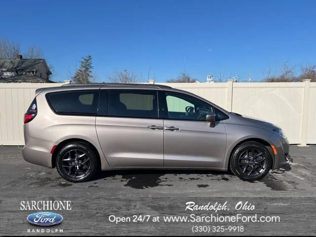 2018 Chrysler Pacifica Minivan Touring Plus FWD photo