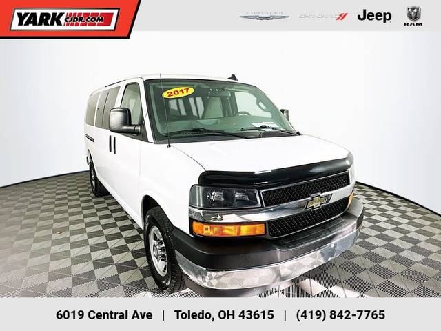 2017 Chevrolet Express LT RWD photo