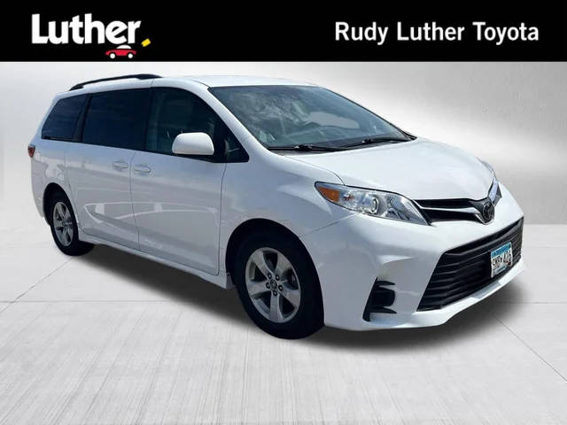 2018 Toyota Sienna LE FWD photo
