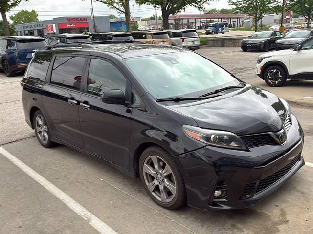 2018 Toyota Sienna SE Premium FWD photo